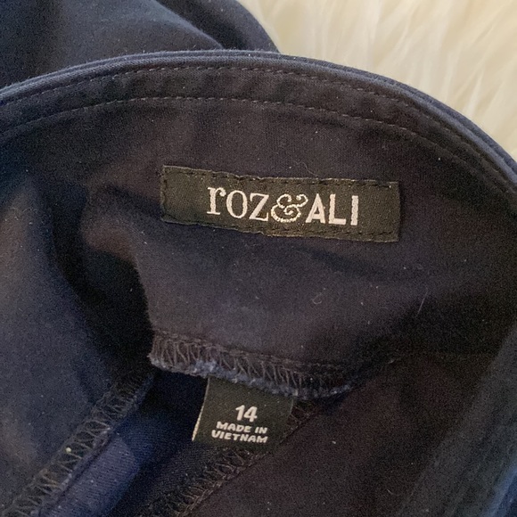 ROZ & ALI sz. 14 navy pants w/embroidered flowers at bottom of legs $22 - Picture 3 of 7